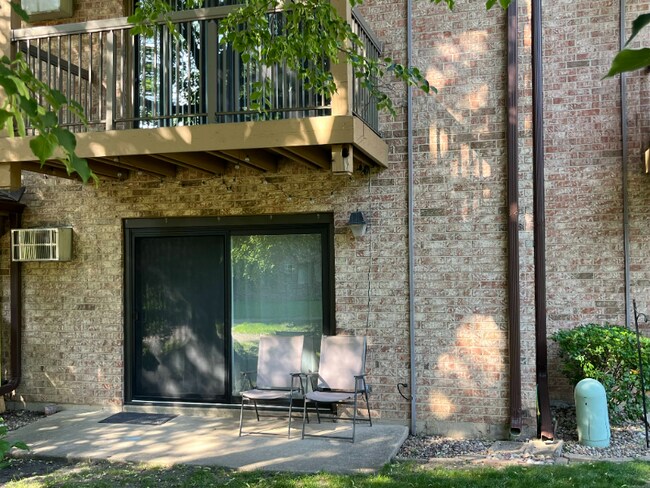 Building Photo - 801 S Dwyer Ave