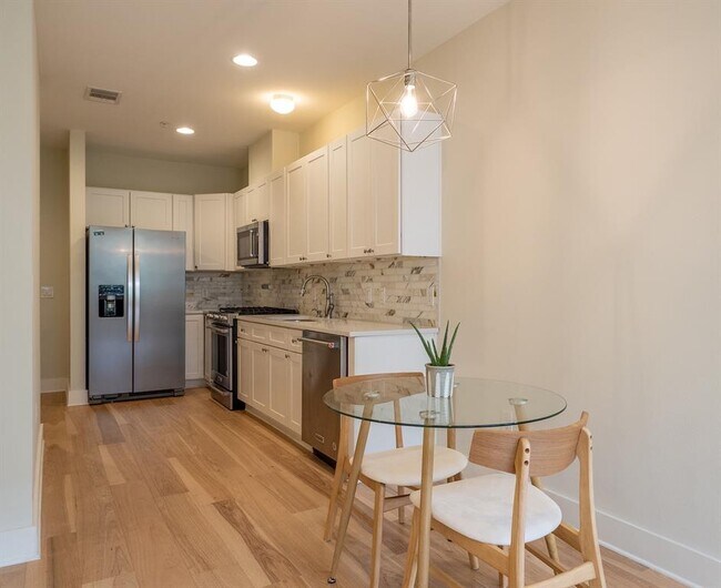 Building Photo - 908 Nueces St