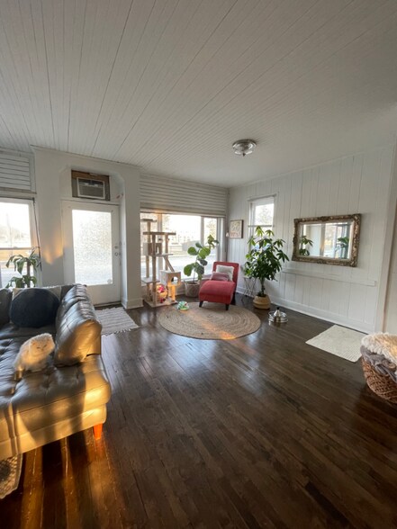 Building Photo - 3581 S Kinnickinnic Ave