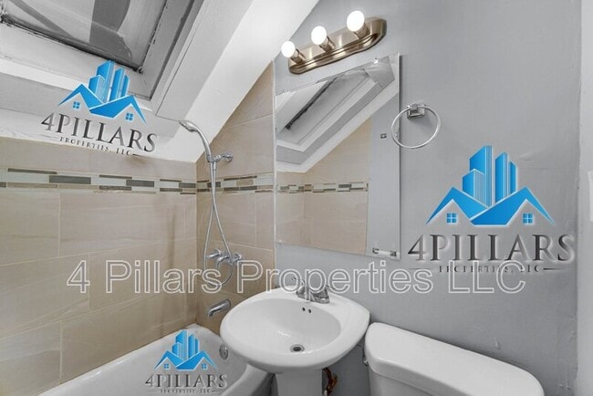 Building Photo - 523 W Columbus Dr