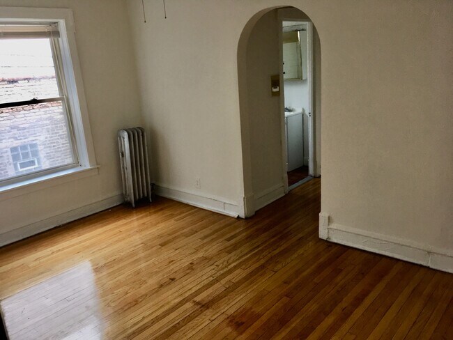 Primary Photo - 6347 N Magnolia Ave