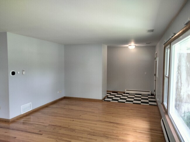 Building Photo - 904 S Edward St