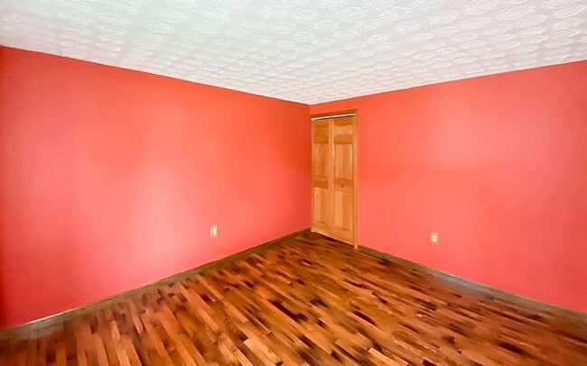 Building Photo - Charming 2-Level, 3 Bedroom 2 Bathroom Hom...