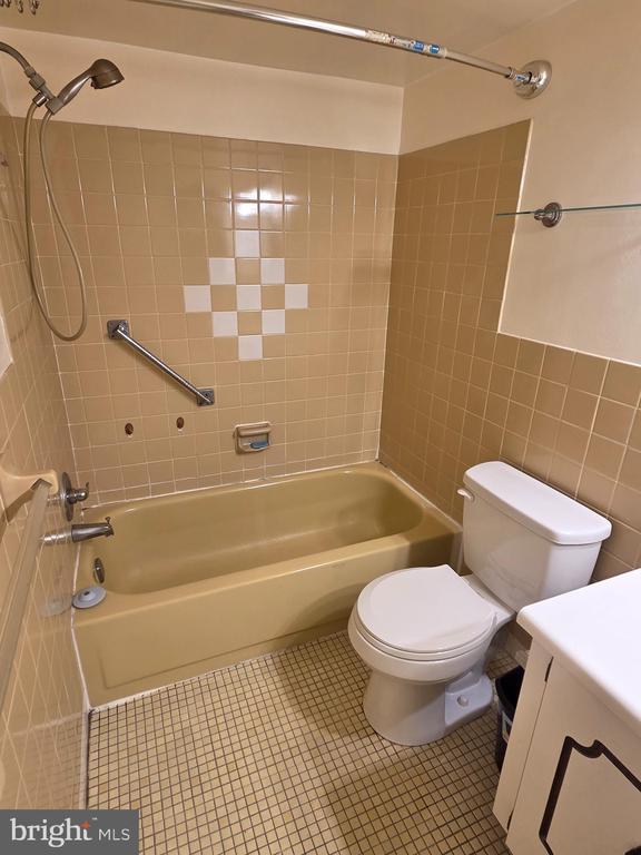 Building Photo - 809 Red Lion Rd