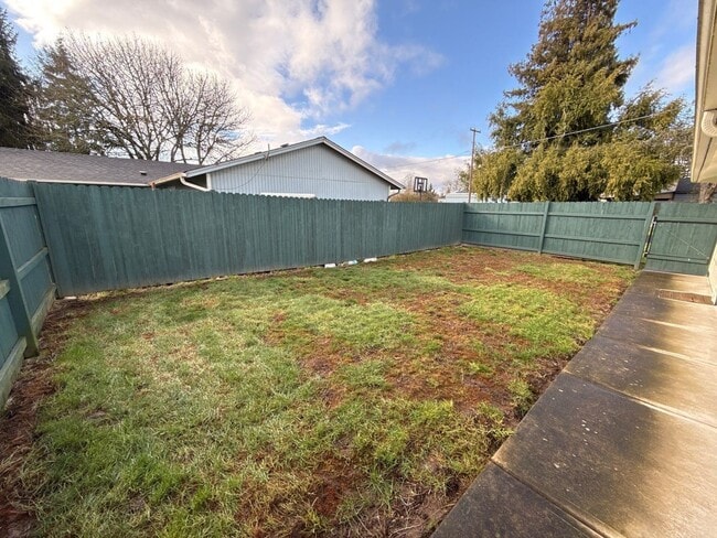 Building Photo - 411 E 3rd St