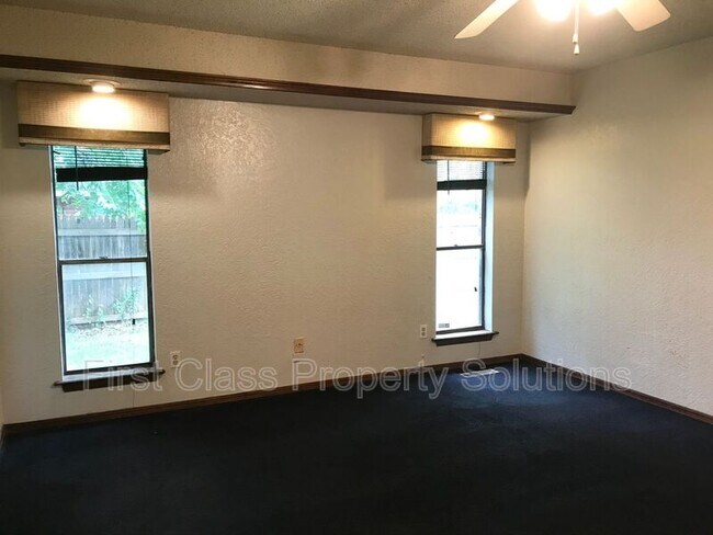 Building Photo - 5316 NW 111th Terrace