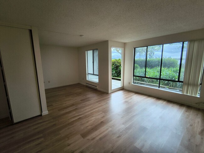 Building Photo - BEAUTIFUL STUDIO AVAILABLE AT WATERGATE COMMUNITY IN EMERYVILLE!!!