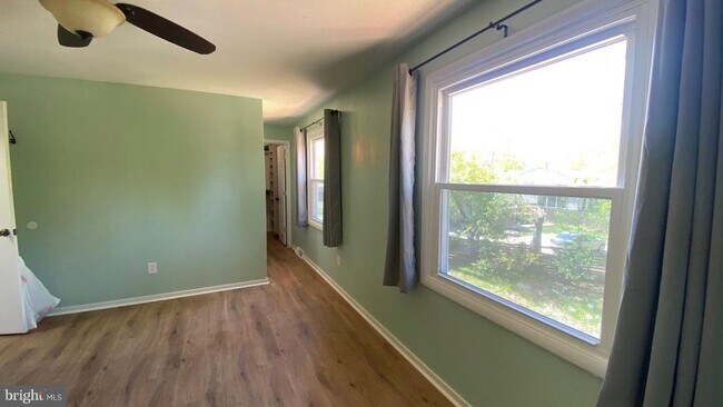 Building Photo - 642 Parkland Pl