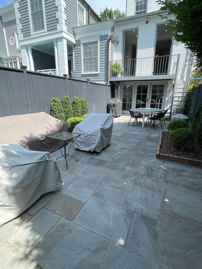 Building Photo - Georgetown Splendor with Garage Parking