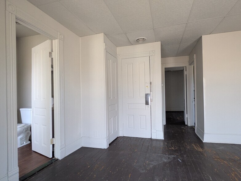Building Photo - 878 Prospect Ave