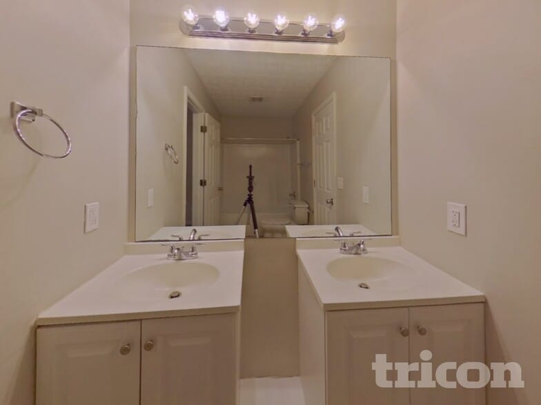 Building Photo - 1421 Highgrove Way