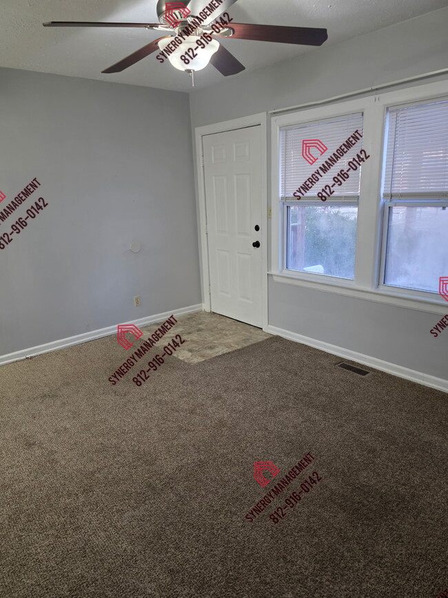 Building Photo - 821 Stanley Ave