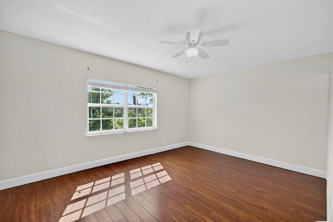 Building Photo - 7506 NW 75th St