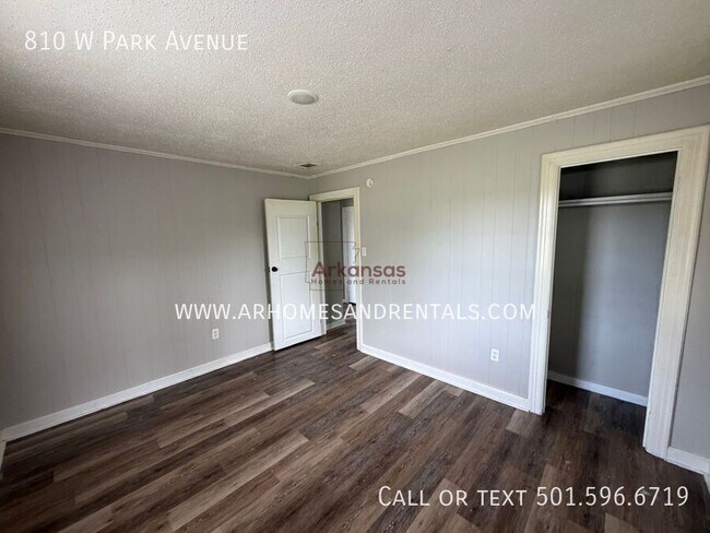 Building Photo - 810 W Park Ave