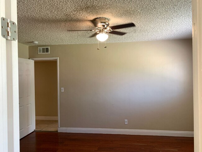 Building Photo - Super Cute 3 Bedroom Home For Rent in Oildale - $1695 Rent Available mid June