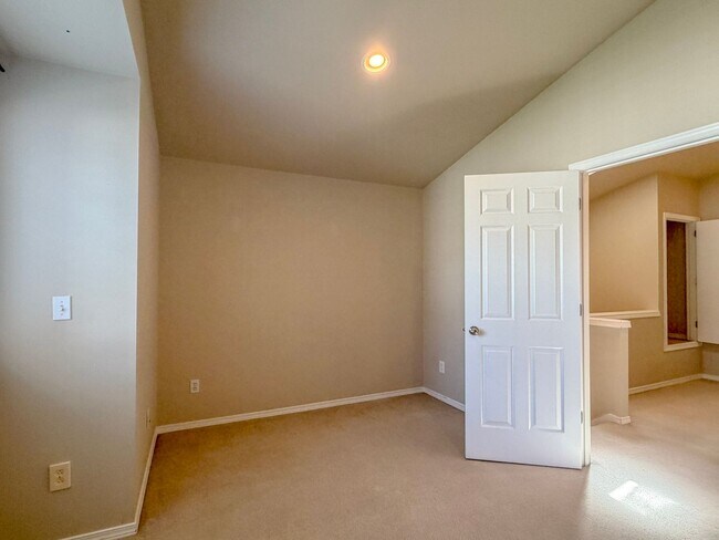 Building Photo - 3bd/2bth North Green Lake Townhome, $3,250/mo.