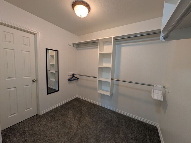 Building Photo - 360 Haley Cir