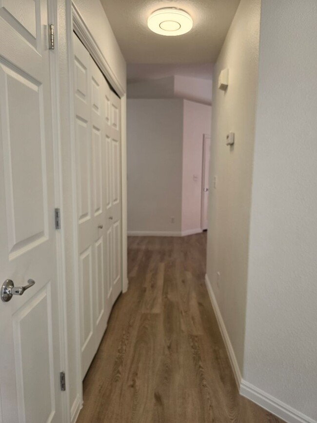 Building Photo - Remodeled Home in Hurricane- Small Pet Fri...