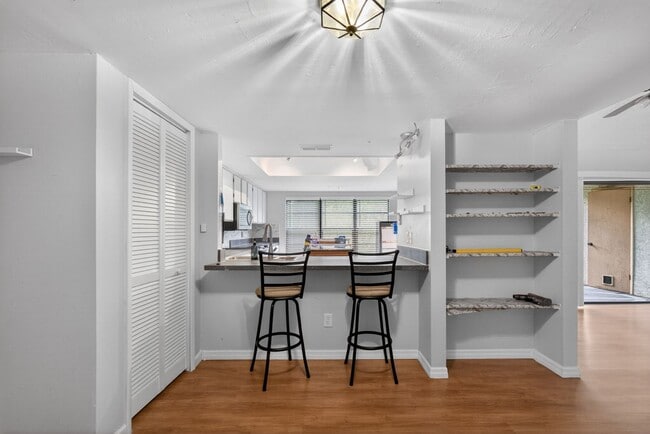 Building Photo - Cozy 3 Bedroom Available in Tampa!