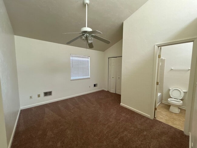 Building Photo - Sun-Filled 2/2 with Stainless Appliances & New Carpet