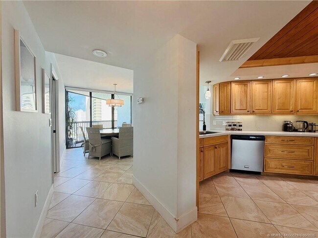 Building Photo - 8800 S Ocean Dr