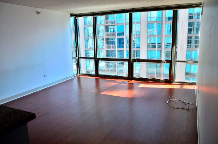 Building Photo - 2 E Erie St