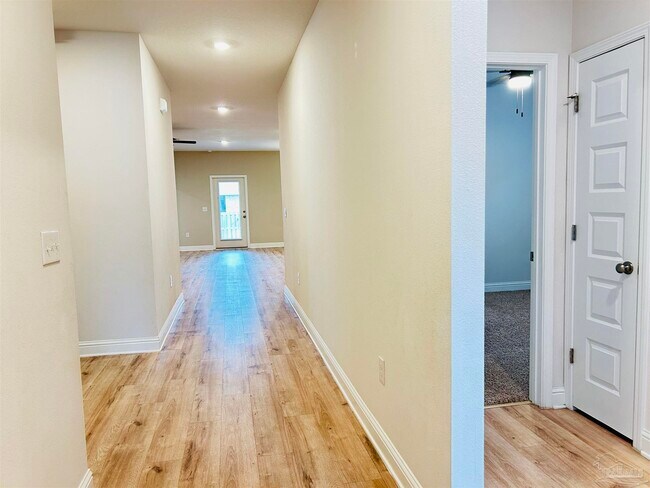 Building Photo - 7773 Burnside Lp