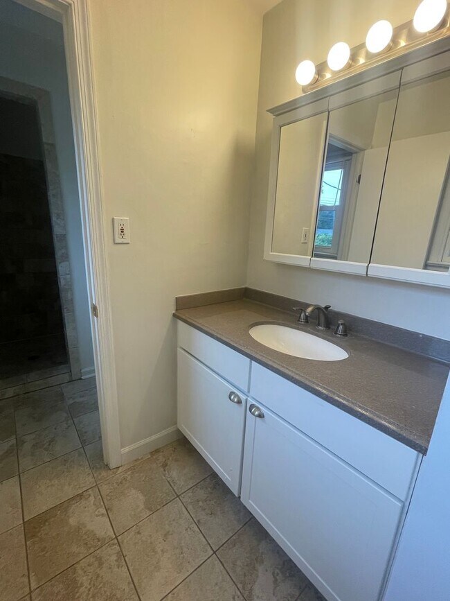Building Photo - Single Family in Silver Spring