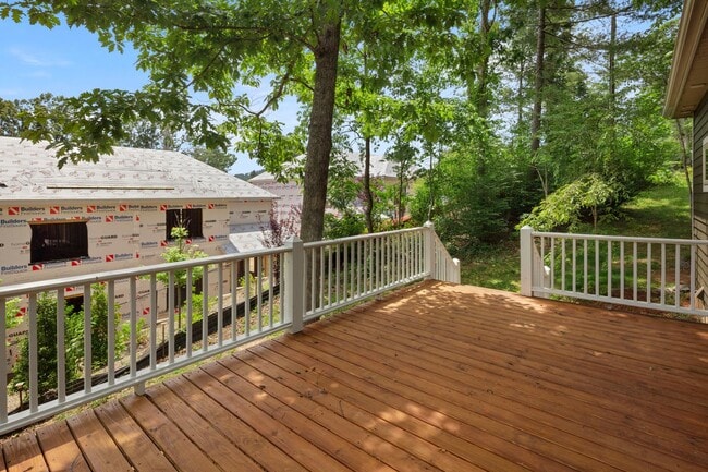 Building Photo - Beautiful Beaverdam Home