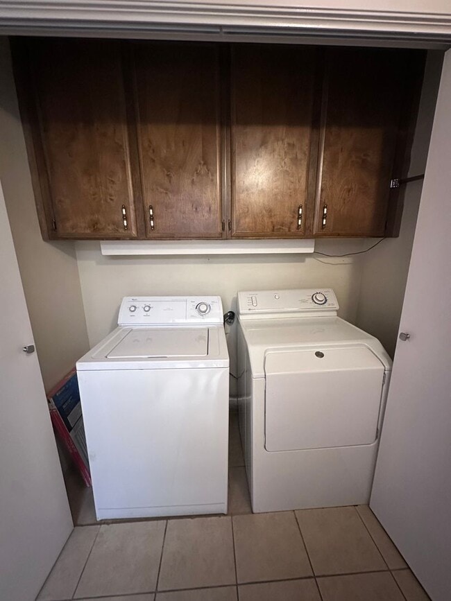 Building Photo - NW Visalia Home Coming Soon!