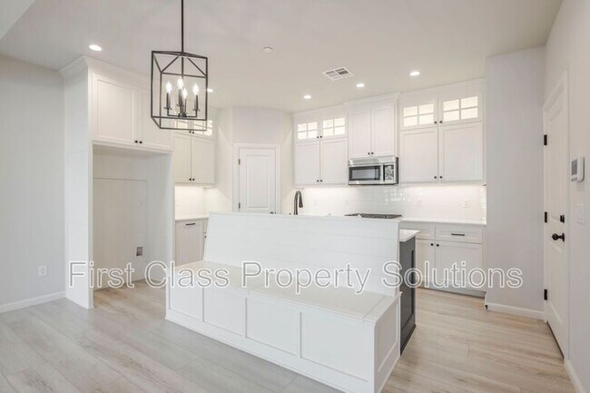 Building Photo - 728 Harbor Town Dr
