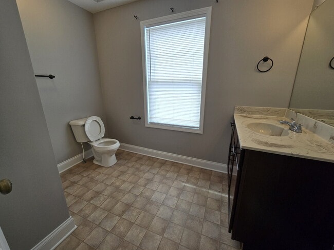 Building Photo - 1771-D SPRING WATER DR, CLARKSVILLE, TN 37040