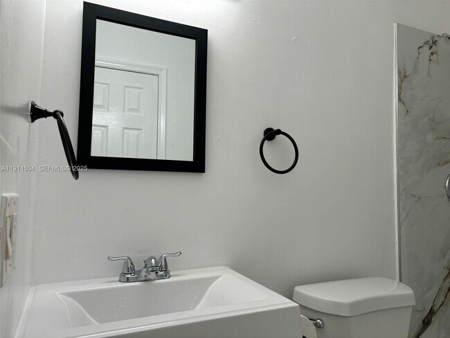 Building Photo - 2554 NW 52nd Ave