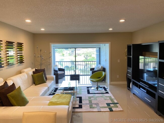 Building Photo - 9285 Vista Del Lago