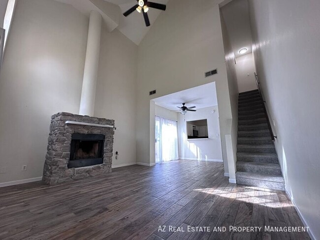 Building Photo - 1126 W Elliot Rd