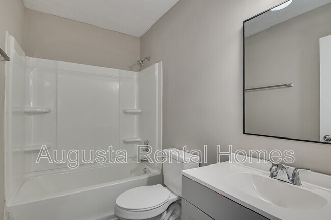Building Photo - 150 Conifer Dr