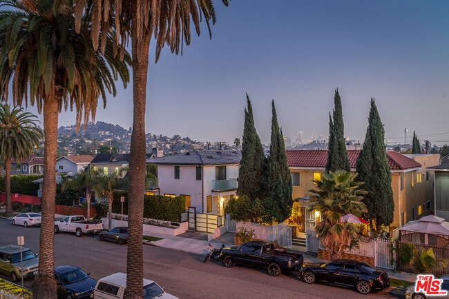 Building Photo - 4427 Kingswell Ave