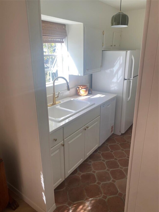 Building Photo - 1700 Houston St