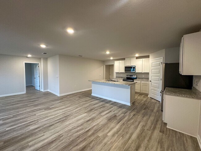 Building Photo - 4 bedroom 2 bath home in the Woodlands Subdivision in Milton, FL!