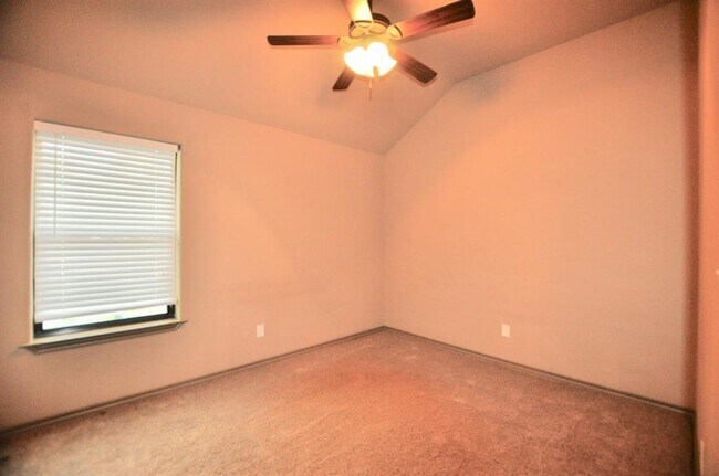 Building Photo - 663 W Tarleton St