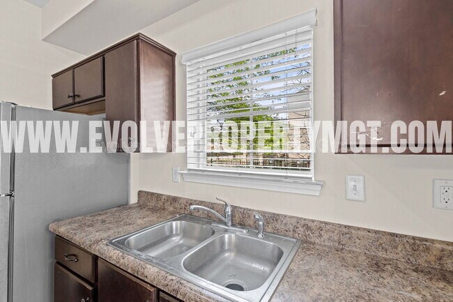 Building Photo - 3586 Brister St