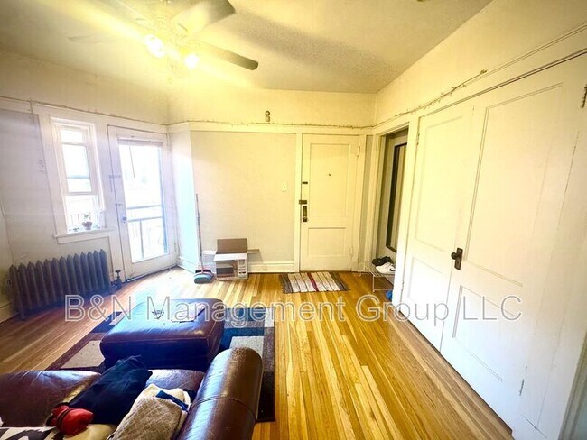 Building Photo - 1057 W Dakin St