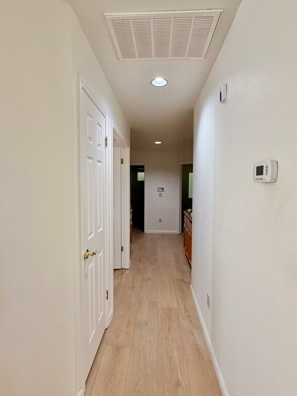 Building Photo - 5663 Montclair Cir