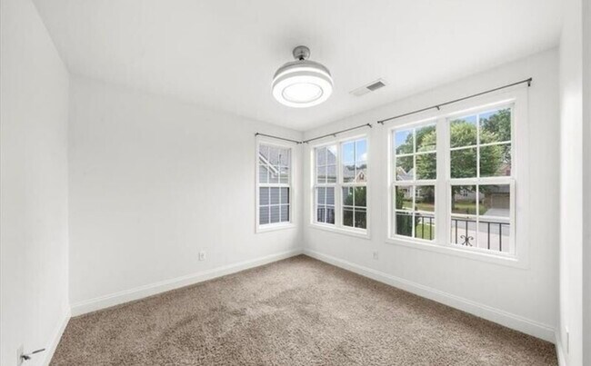 Building Photo - 164 Greenview Dr