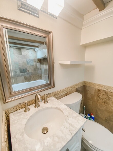 Building Photo - 1413 Anchor St