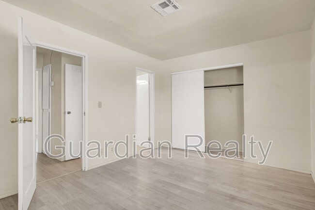 Building Photo - 4312 Lynnann