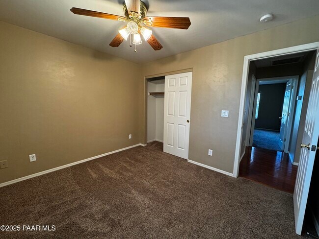 Building Photo - 3750 N Meadowlark Dr