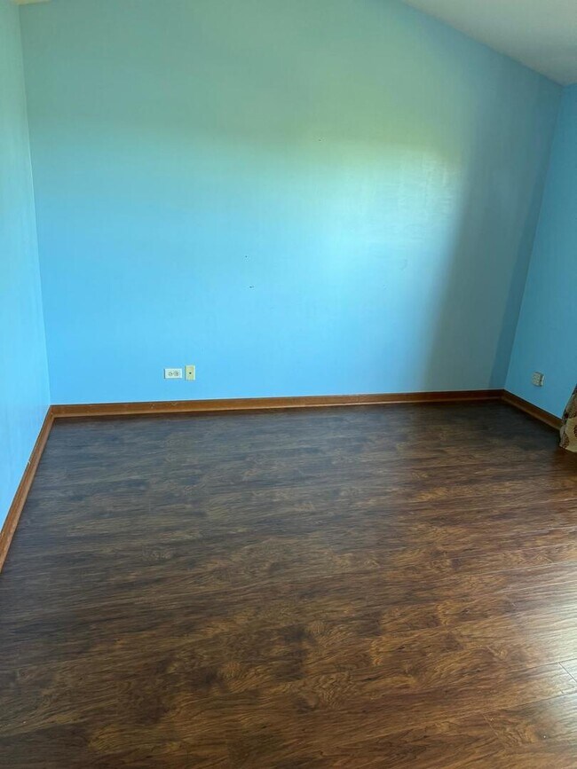 Building Photo - 2527 Oneida Ln