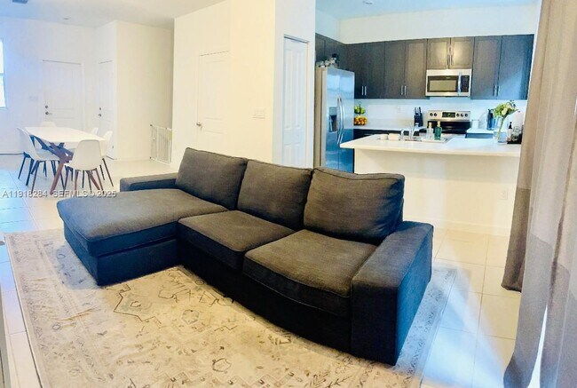 Building Photo - 2624 SE 11th Ct