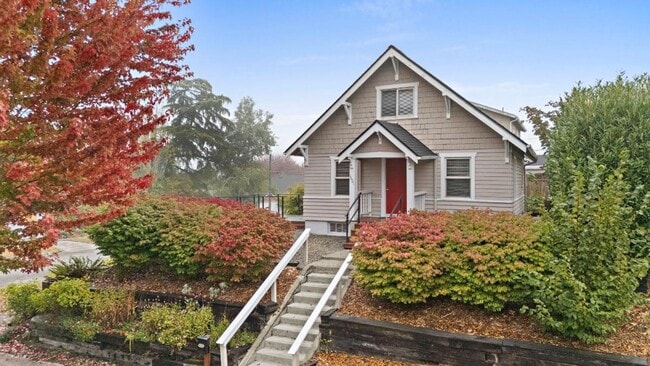 Building Photo - Charming Corner-Lot Tacoma Home with Huge ...